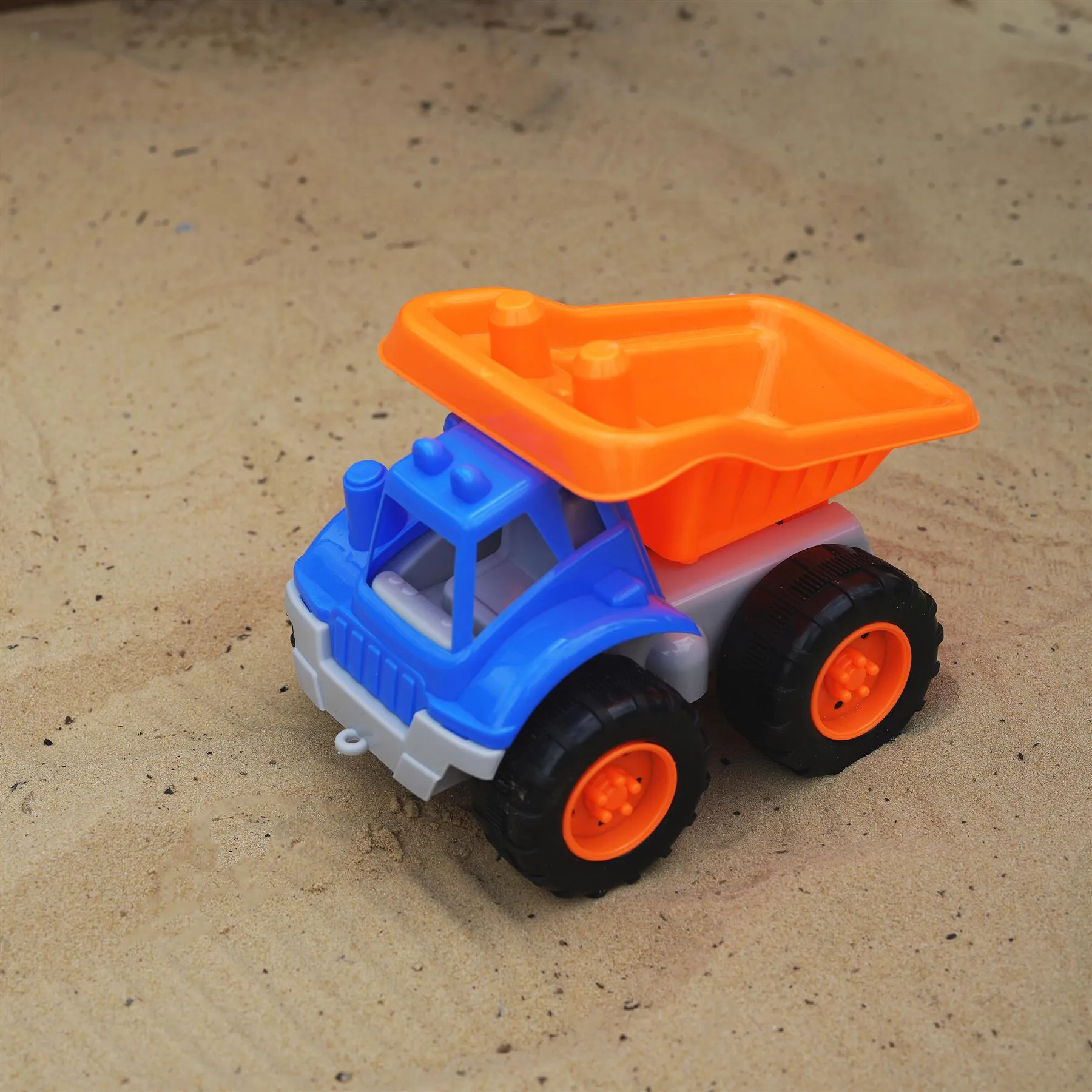 Sand Truck & Accessories Set (5 Pcs.)